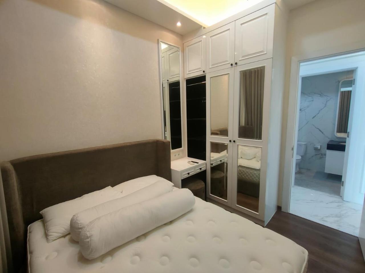 Super Penthouse Stmoritz Apartment, Lippomall Puri Indah Джакарта Екстер'єр фото